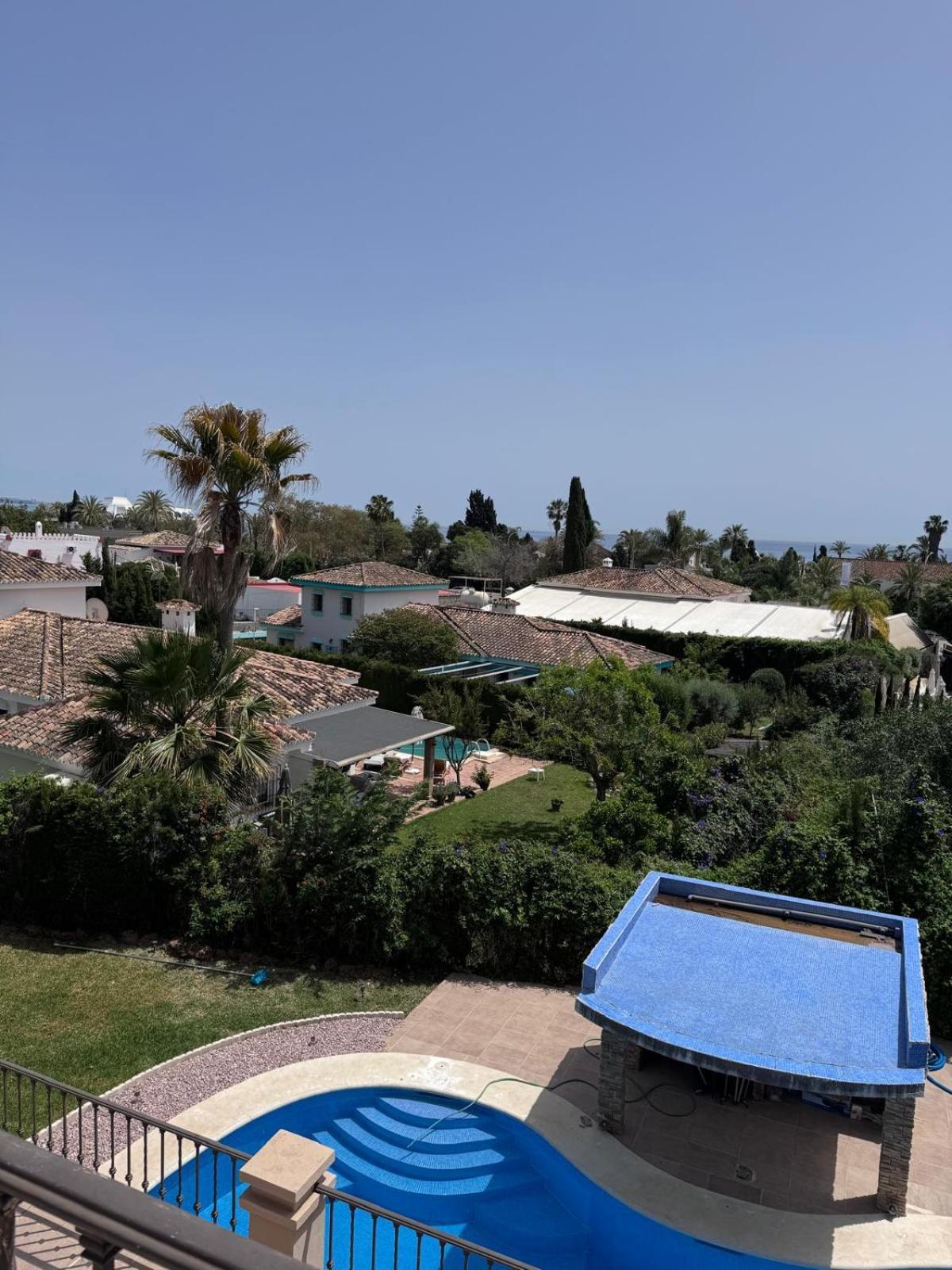 Casa Farah Golden Mile Coral Behind Aldi * Marbella