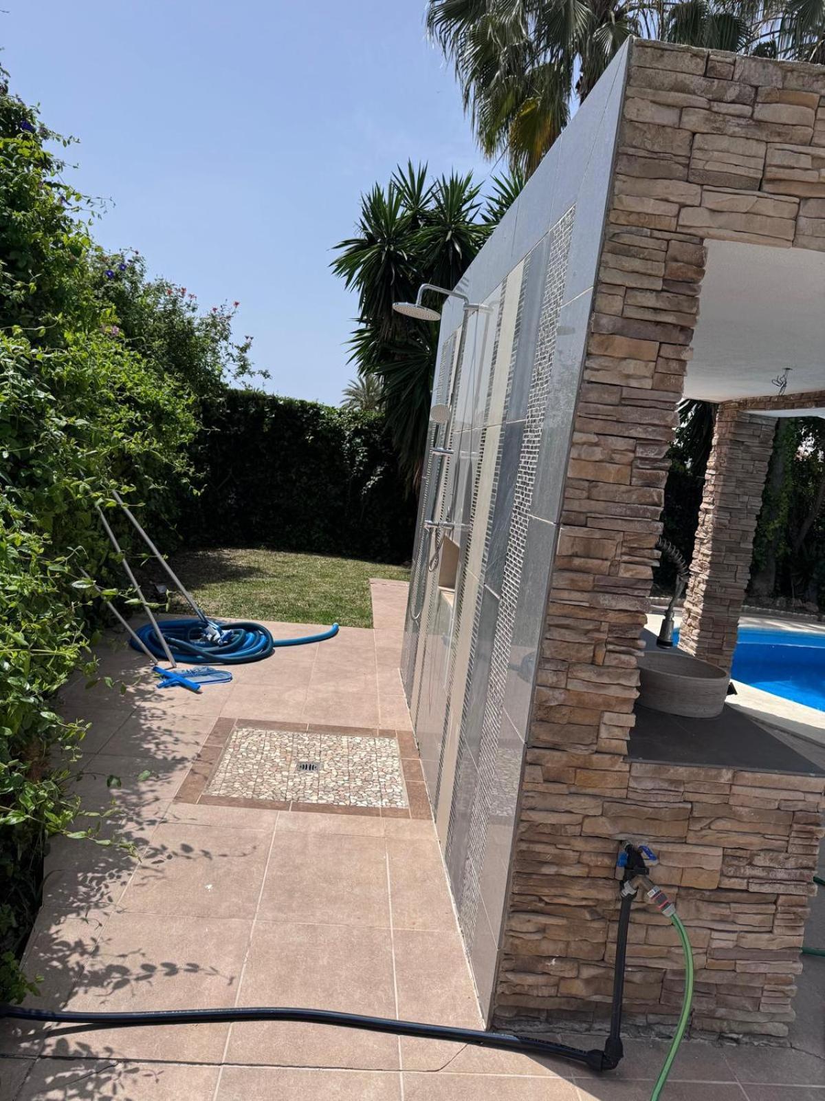 Casa Farah Golden Mile Coral Behind Aldi * Marbella