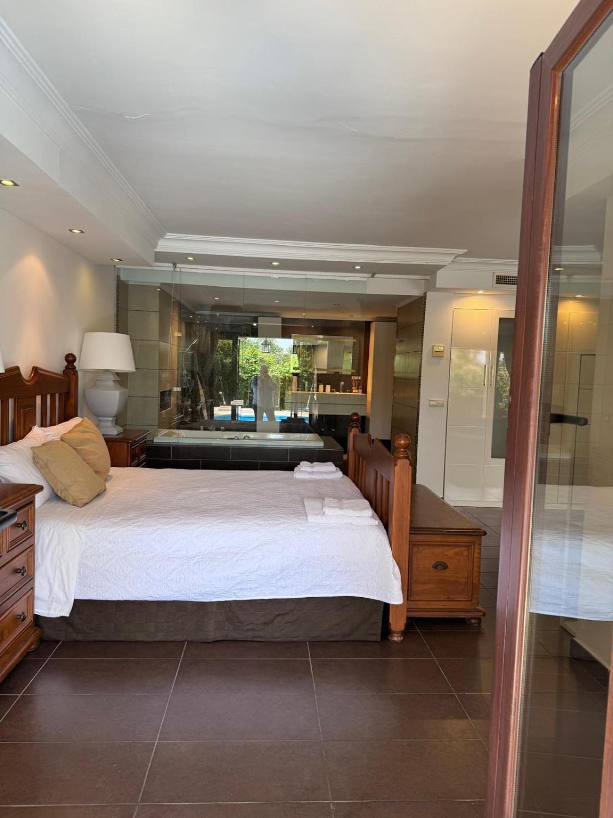 Villa Casa Farah Golden Mile Coral Behind Aldi Marbella