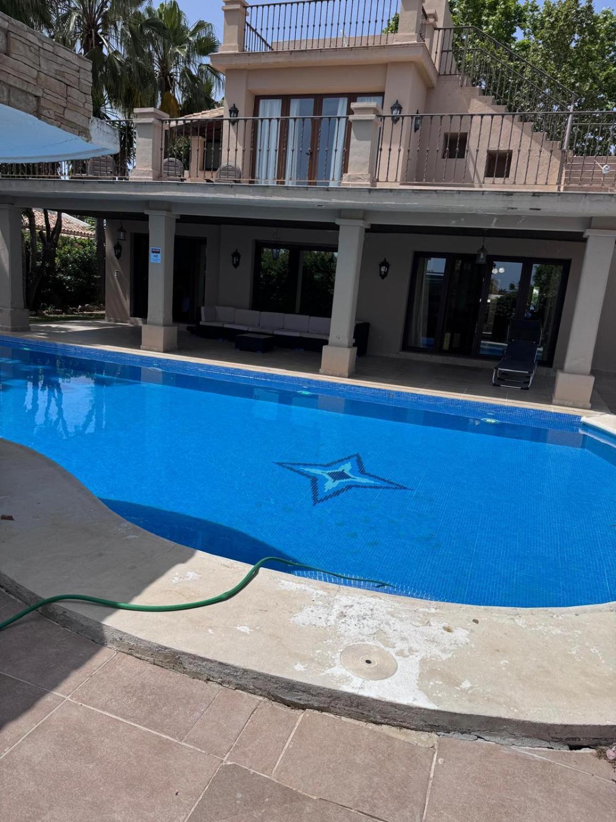 Casa Farah Golden Mile Coral Behind Aldi Villa Marbella