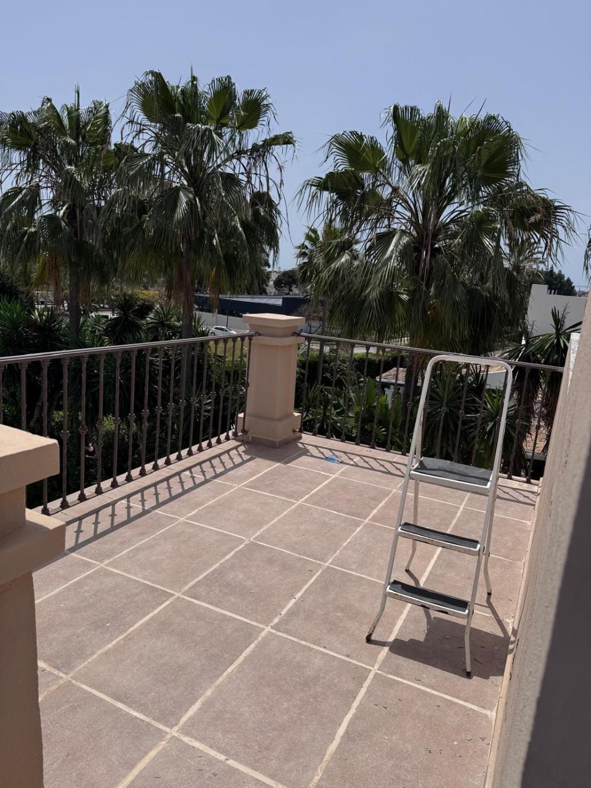 Villa Casa Farah Golden Mile Coral Behind Aldi Marbella