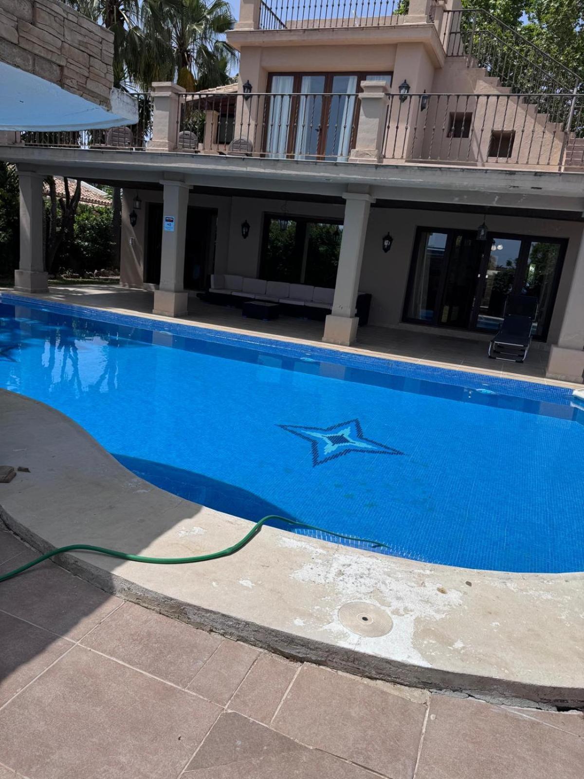 Casa Farah Golden Mile Coral Behind Aldi Marbella