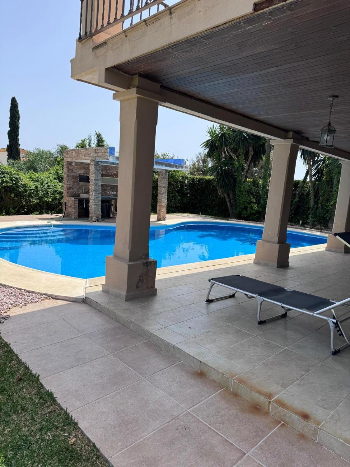 Casa Farah Golden Mile Coral Behind Aldi * Marbella